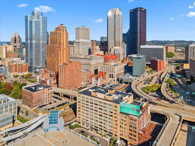 Cozysuites Roomy 1Br, Downtown Pittsburgh Exteriör bild